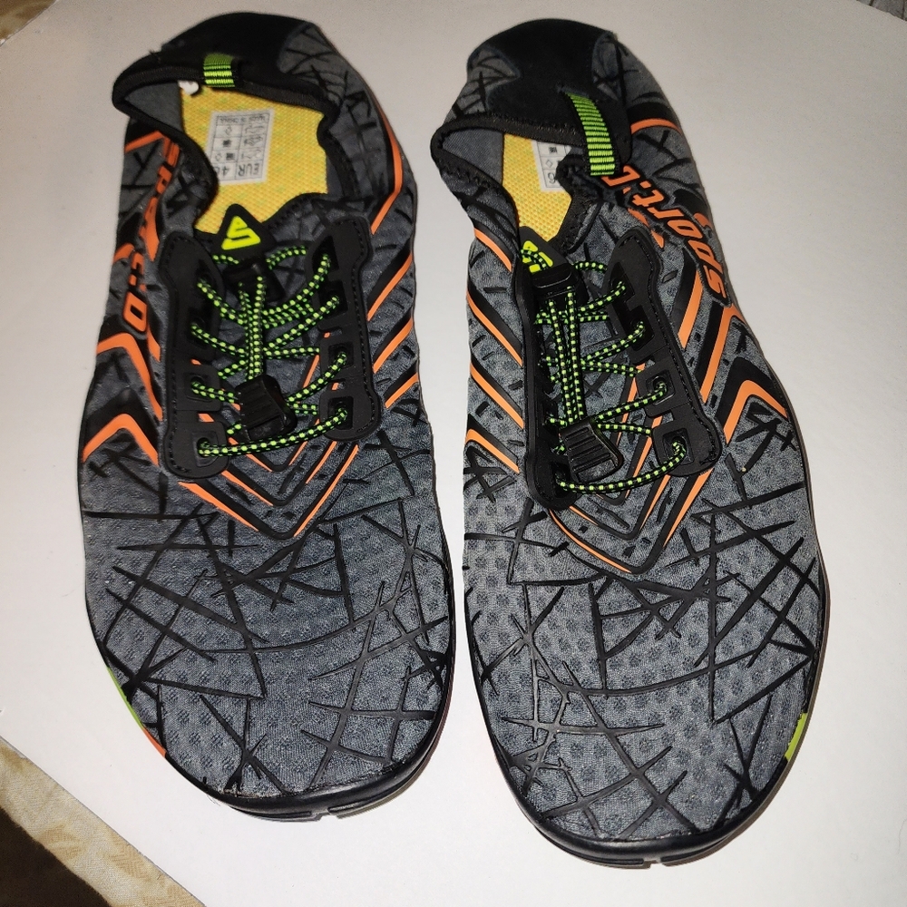 Men's water shoes